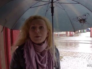 Vyzreté zviesť na súložiť pre hotovosť na ulica kásting nemecké