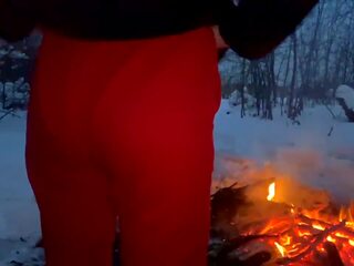 A 男 と a 女の子 ファック で ザ· 冬 バイ ザ· 火災: 高解像度の ポルノの 80 | xhamster