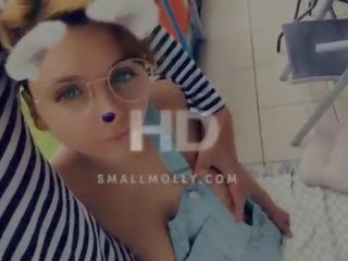 Loca beso negro mientras pissing&period; demasiado joven para sucio vídeo