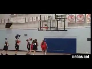 Hilarious-girls-basketball-dunk-fail 1