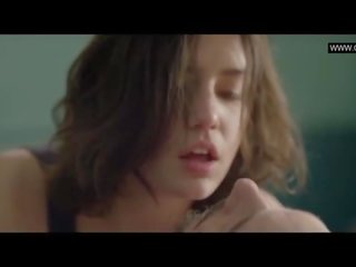 Adele exarchopoulos - yläosattomissa seksi elokuva kohtauksia - eperdument (2016)