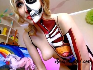 Bodypainted blondinke punca masturbira - sexiecams.com