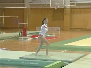 Claudia - ülaosata gymnastics