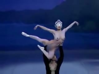 Khỏa thân á châu vở ballet